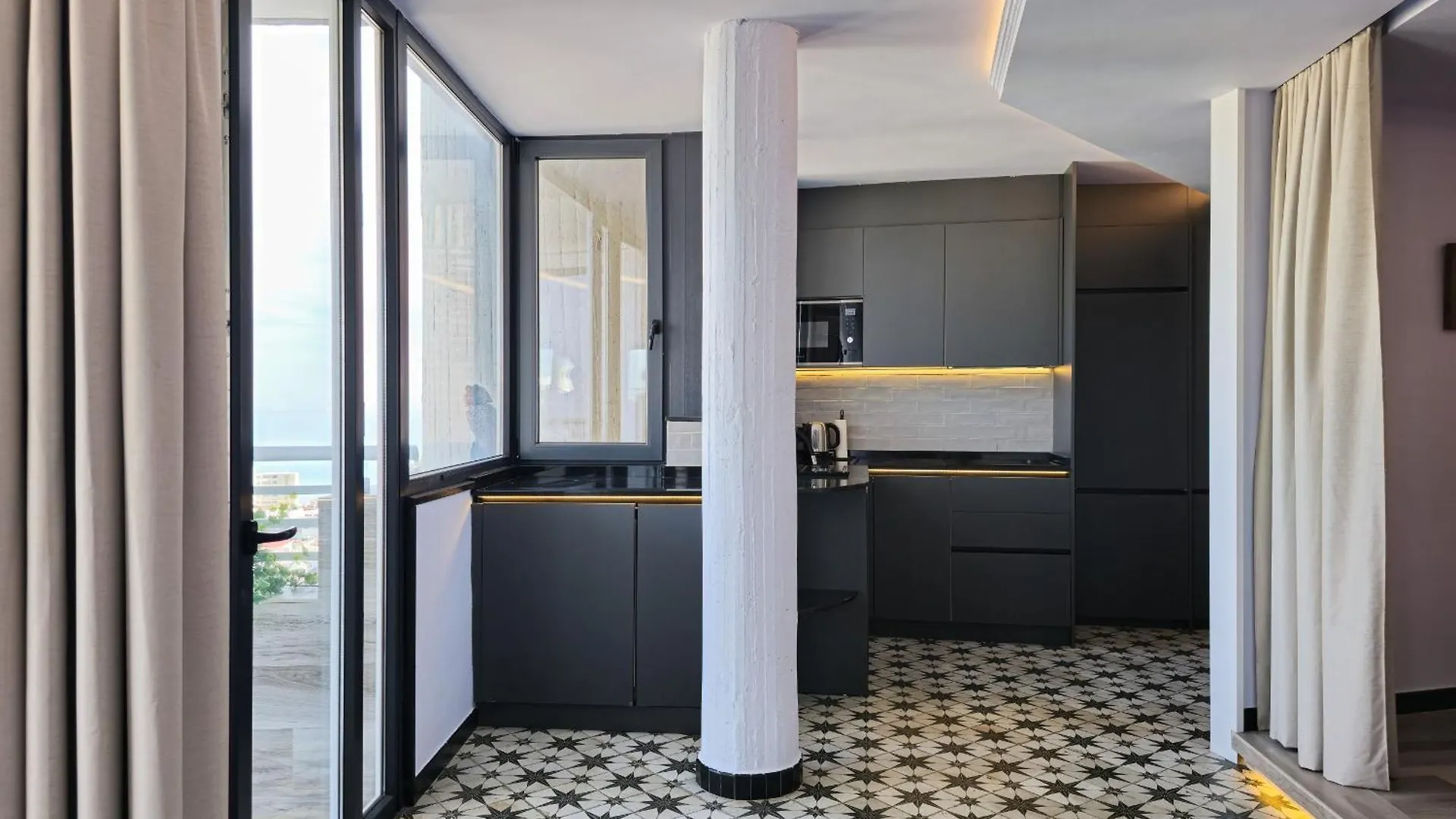 Special Sky Suite - Sea & Mountain Views- Torremolinos Center 0*,  西班牙